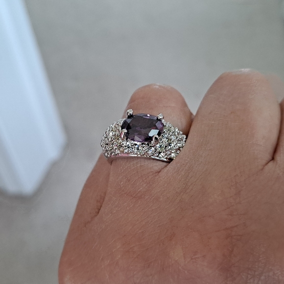 Ring - Picture 3 of 3
